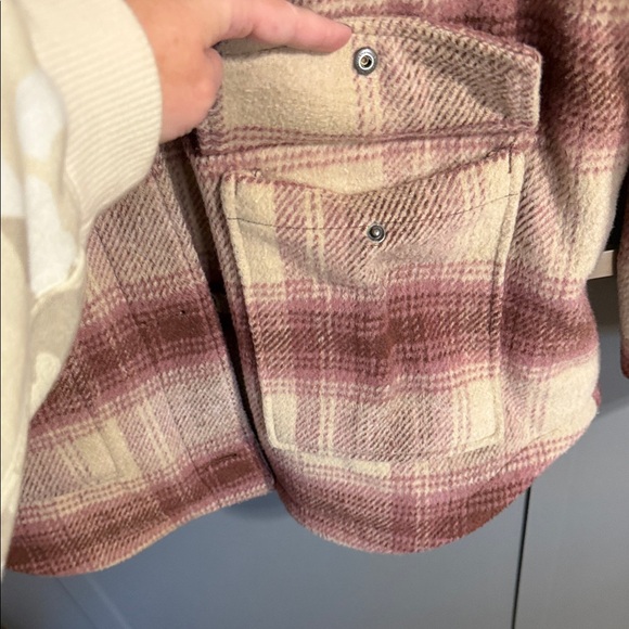 American Eagle Outfitters Cream and Pink Plaid Shacket / Jacket - Picture 4 of 7